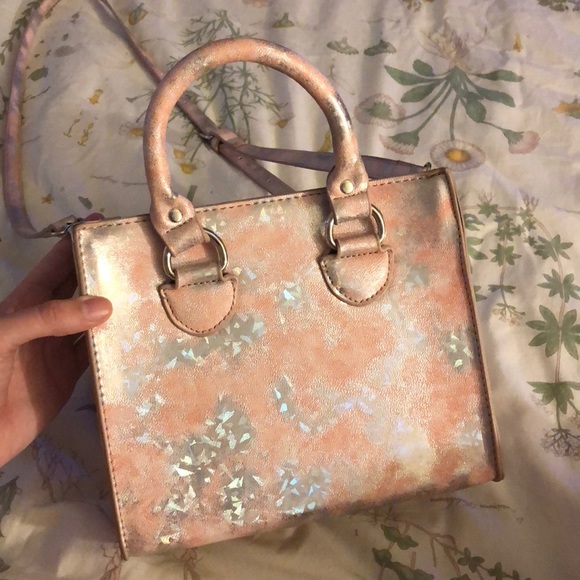 Baby pink and silver small purse - Picture 1 of 3
